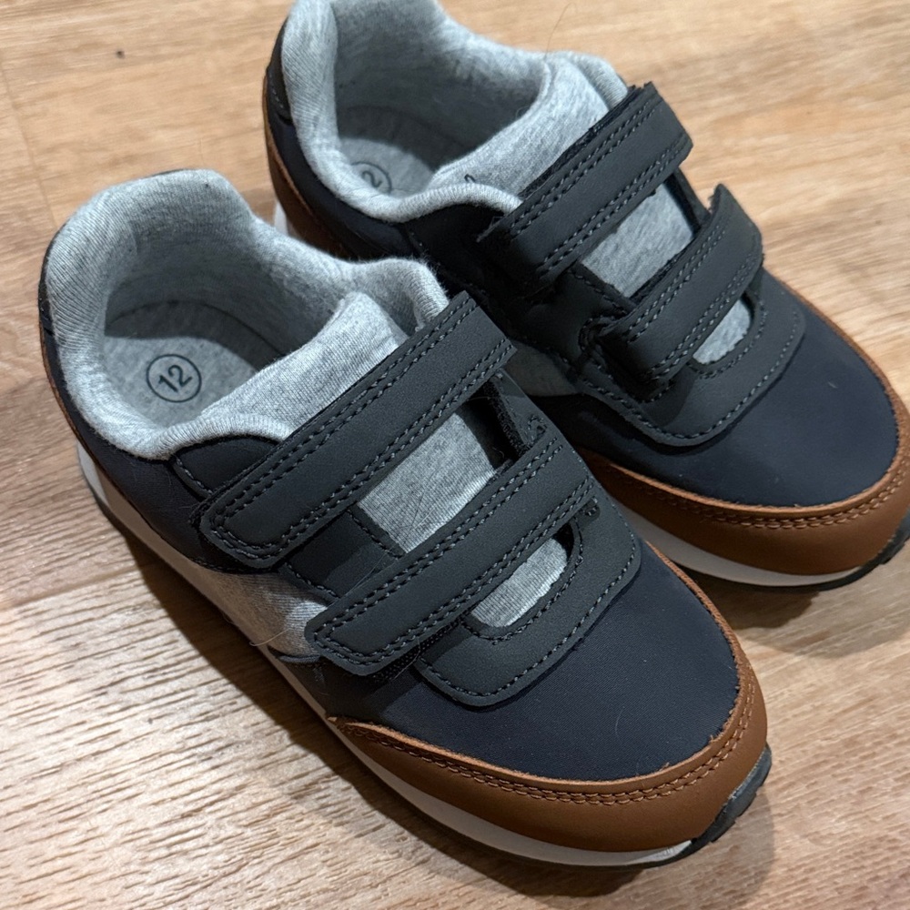 *NWOT* Cat & Jack Toddler 12T Velcro Sneakers